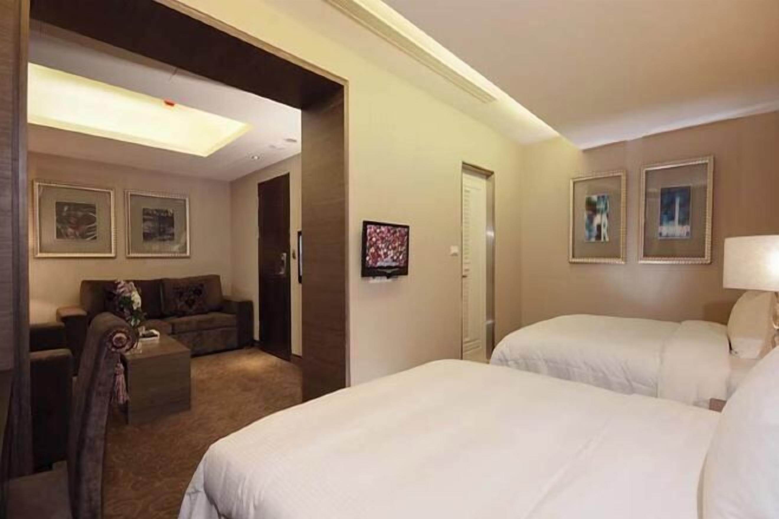 Bäddmadrasser, värdeförvaringsskåp på rummet och individuell inredning