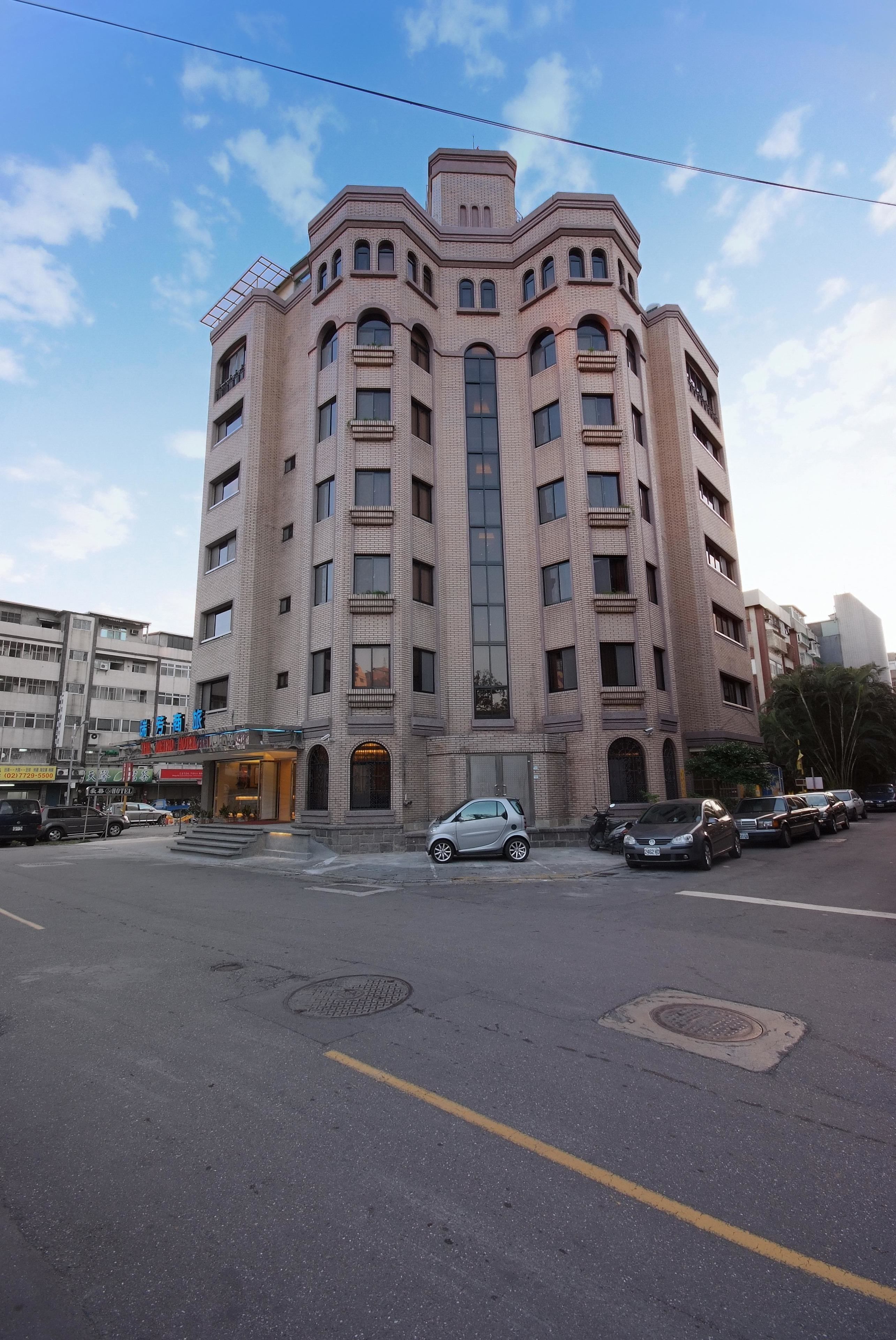Photo - The Metro Hotel