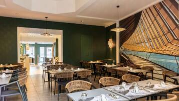 Colazione a buffet, servita tutte le mattine (18.50 EUR a persona)