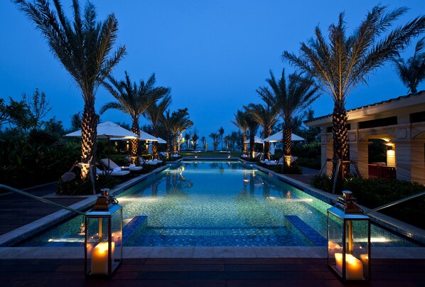 Vila presidencial, 1 cama King | Área de estar | TV, DVD player