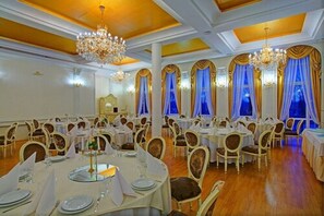 Restaurant - Holiday Park (Warsaw)