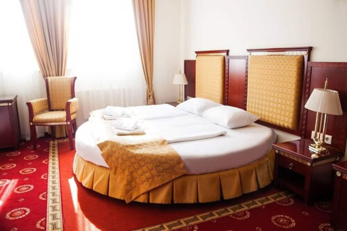 In-room safe, desk, rollaway beds (surcharge), WiFi (free)