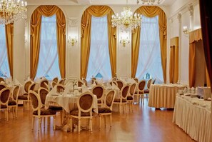 Restaurant - Holiday Park (Warsaw)