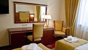 In-room safe, desk, rollaway beds (surcharge), WiFi (free) - Holiday Park (Warsaw)