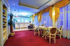 Lobby - Holiday Park (Warsaw)