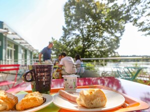 Breakfast for a fee - ibis Styles Bourbon Lancy (Bourbon-Lancy)