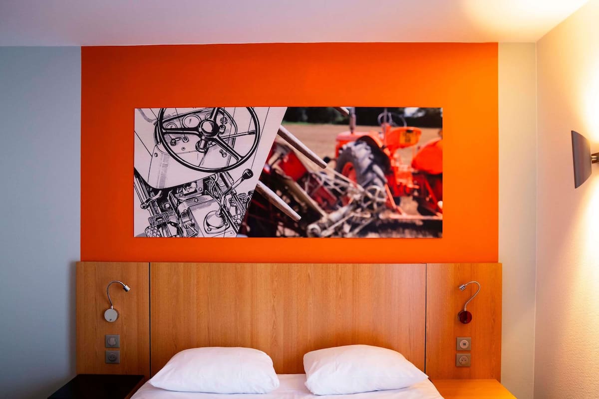 Standard dubbelrum - 1 dubbelsäng - sjöutsikt | Värdeförvaringsskåp på rummet, skrivbord, ljudisolering och gratis wi-fi