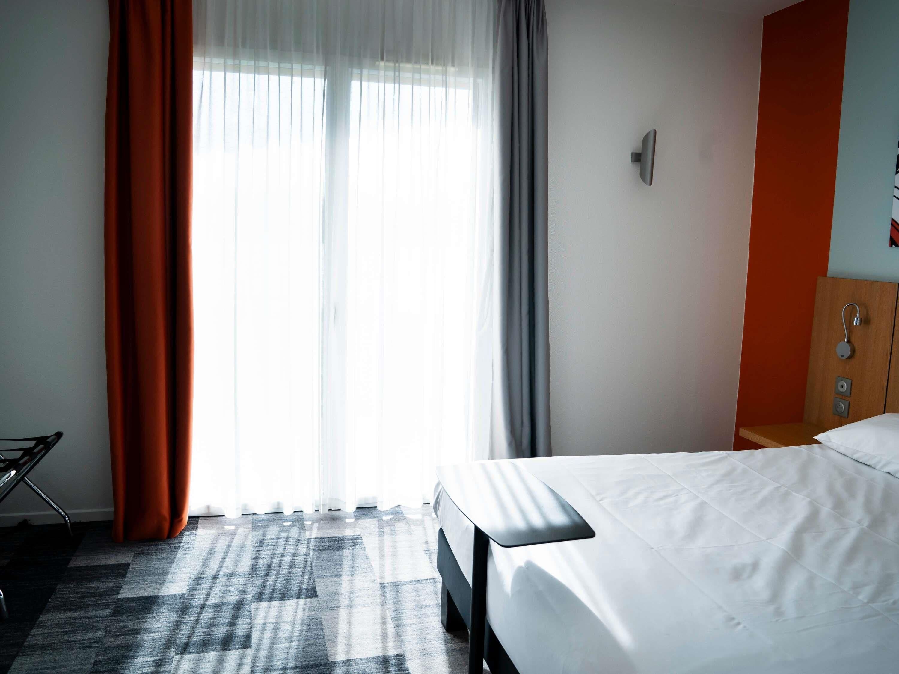Standard Room, 1 Double Bed, Accessible | In-room safe, desk, soundproofing, WiFi (free)