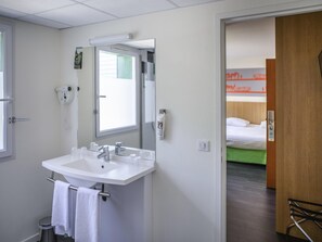 Family Room, Multiple Beds - ibis Styles Bourbon Lancy (Bourbon-Lancy)