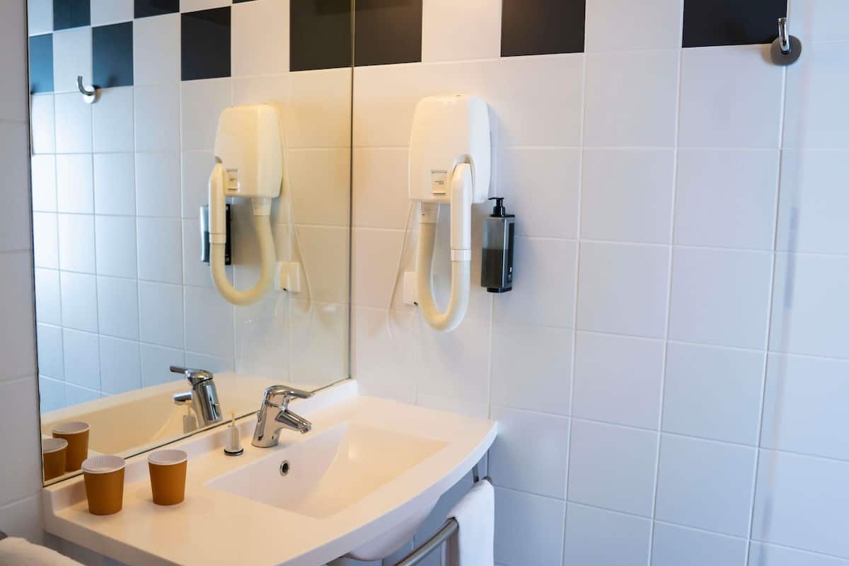 in-room safe, desk, soundproofing, free wifi