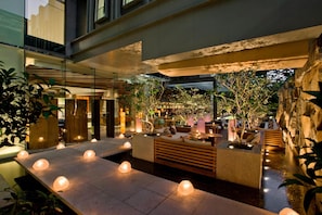 4 restoran, melayani sarapan, makan siang; sajian masakan internasional