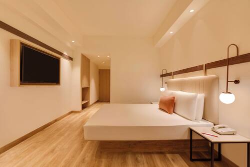 Business Room | Egyptian cotton sheets, premium bedding, Tempur-Pedic beds, minibar