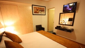 Standard Suite, 1 King Bed | Premium bedding, down comforters, Select Comfort beds, desk - Quinta Río Boutique Hotel (Querétaro)