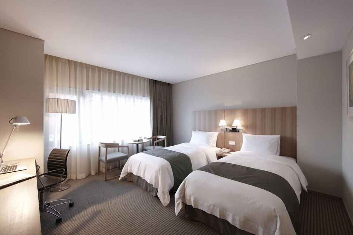 Minibar, in-room safe, desk, blackout drapes