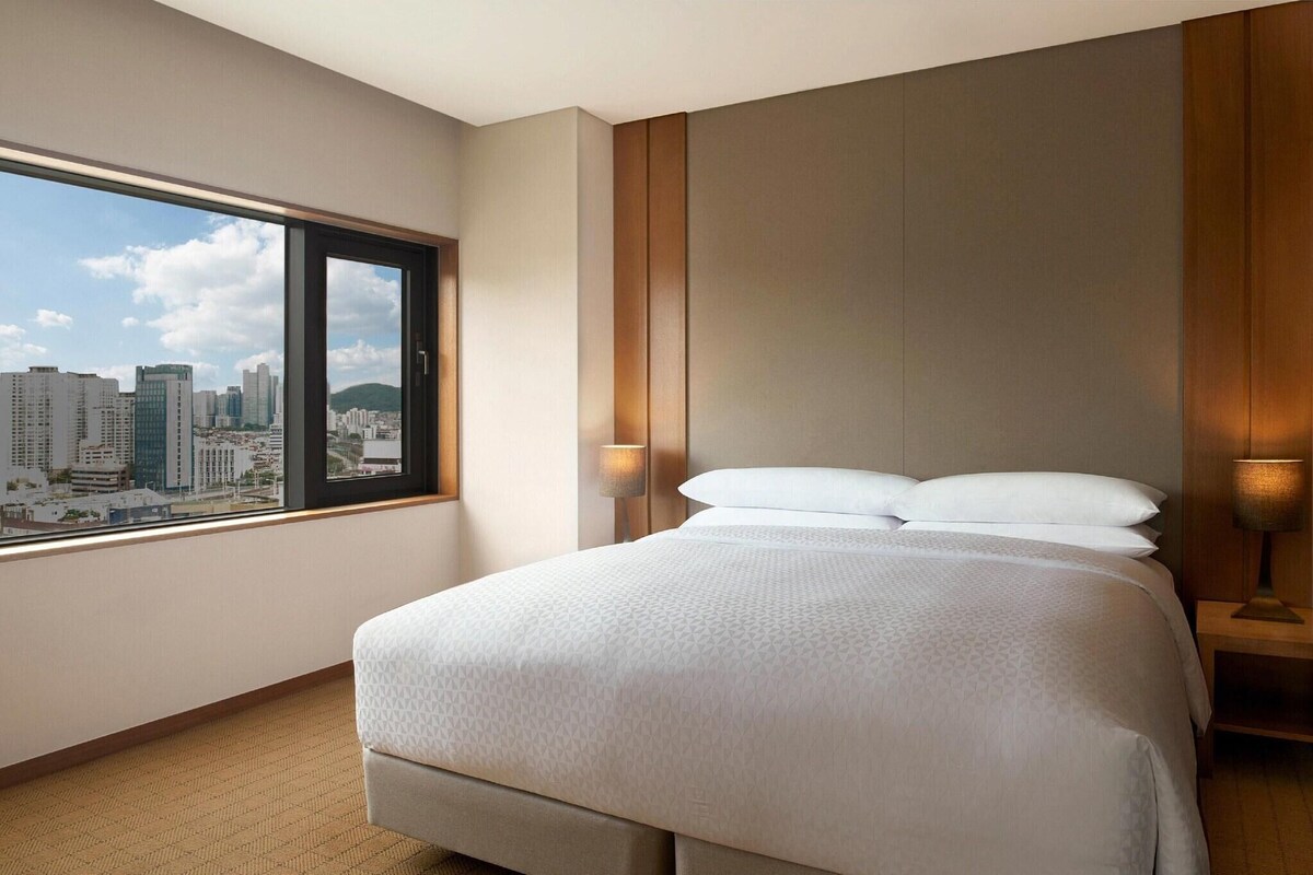 Minibar, in-room safe, desk, blackout drapes