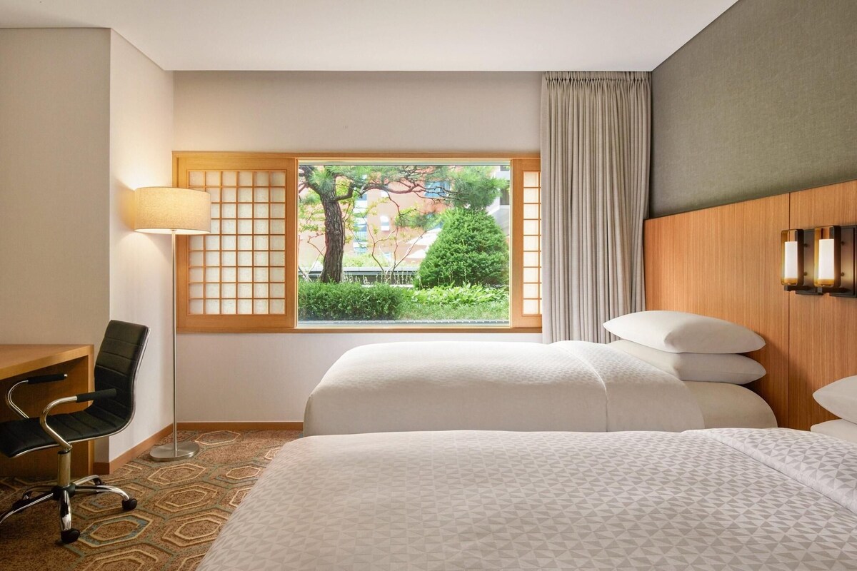 Minibar, in-room safe, desk, blackout drapes