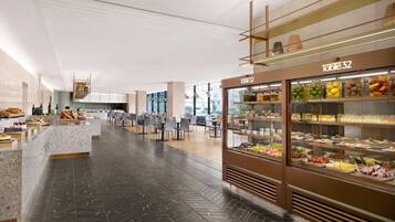 2 restaurants, breakfast served