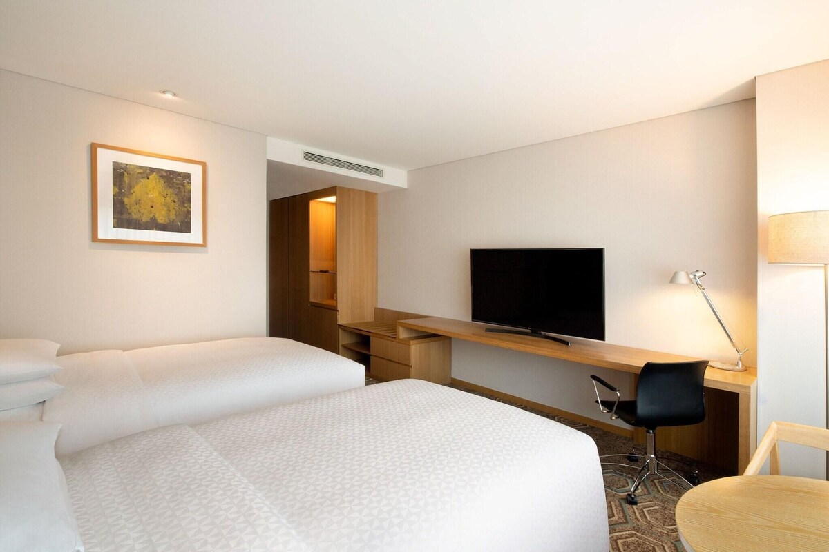 Minibar, in-room safe, desk, blackout drapes