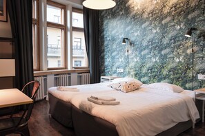 Tomannsrom – superior | Individuelt dekorert, individuelt innredet og skrivebord