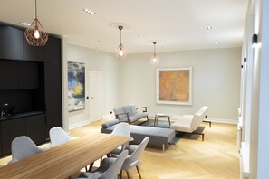 Deluxe Apartment | Living area | Books - Hotel Finn (Helsinki)