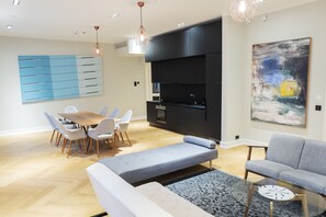 Leilighet – deluxe | Individuelt dekorert, individuelt innredet og skrivebord