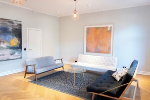 Deluxe Apartment | Individually decorated, individually furnished, desk, blackout drapes