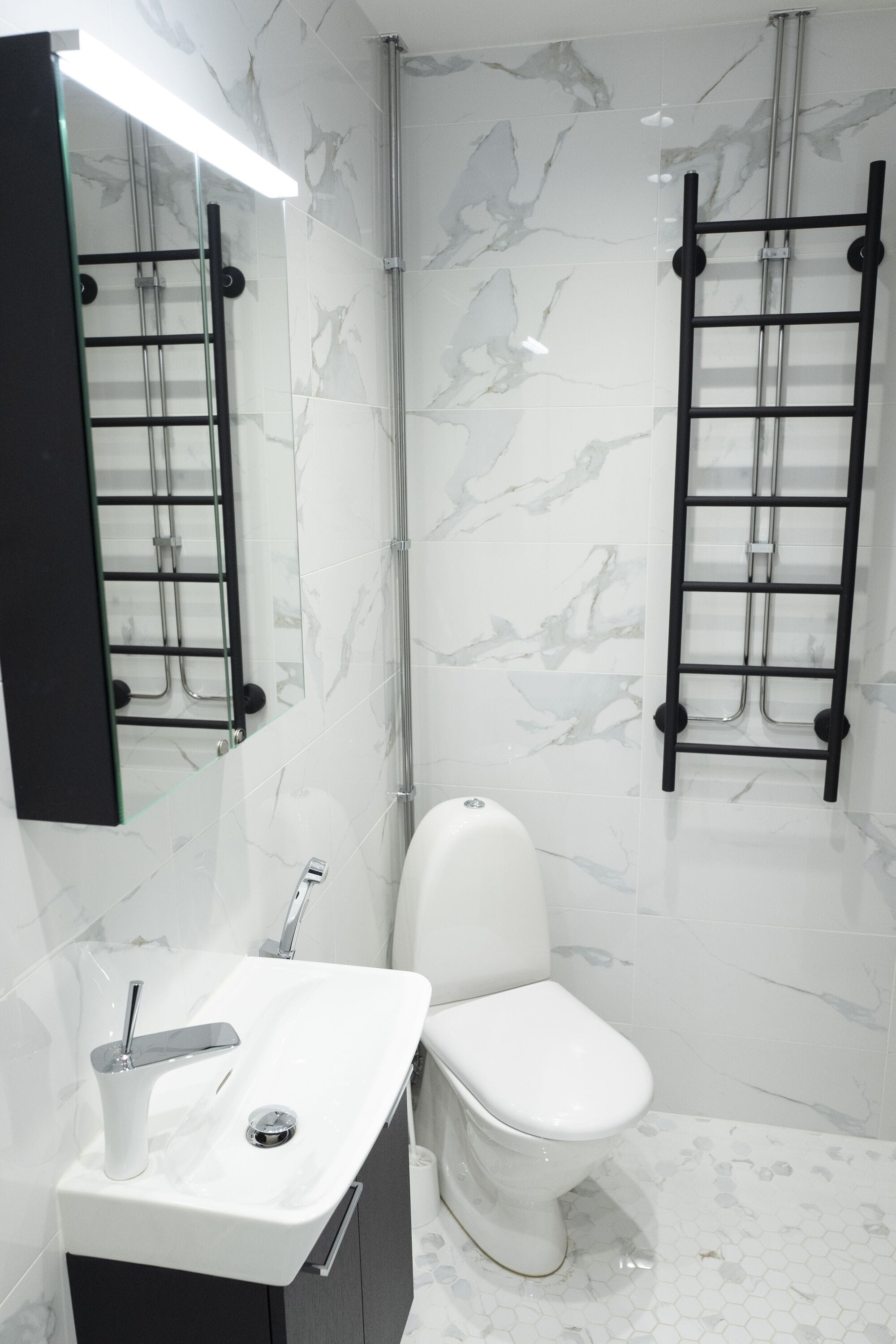 deluxe apartment | bathroom | hair dryer, bidet, heated floors, towels