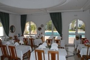 Free continental breakfast 