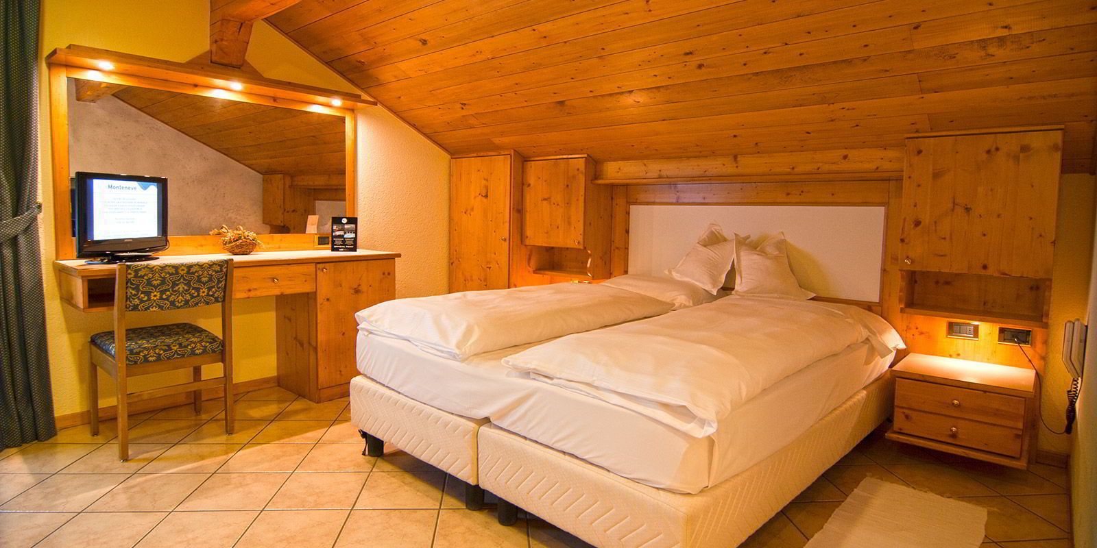 hypo-allergenic bedding, in-room safe, desk, soundproofing