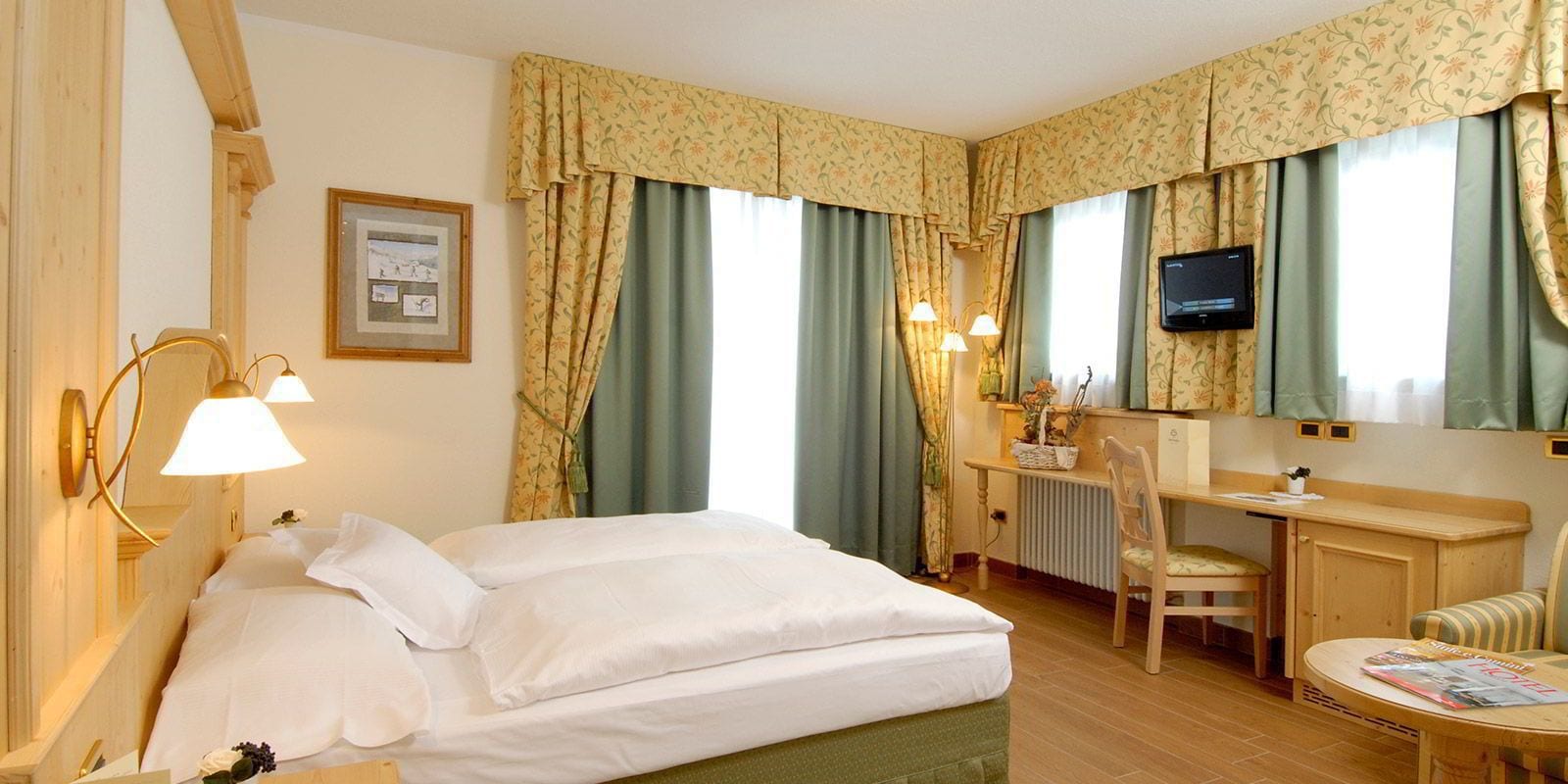 Superior Double Room, Non Smoking, Mountain View | Hypo-allergenic bedding, down comforters, minibar, in-room safe