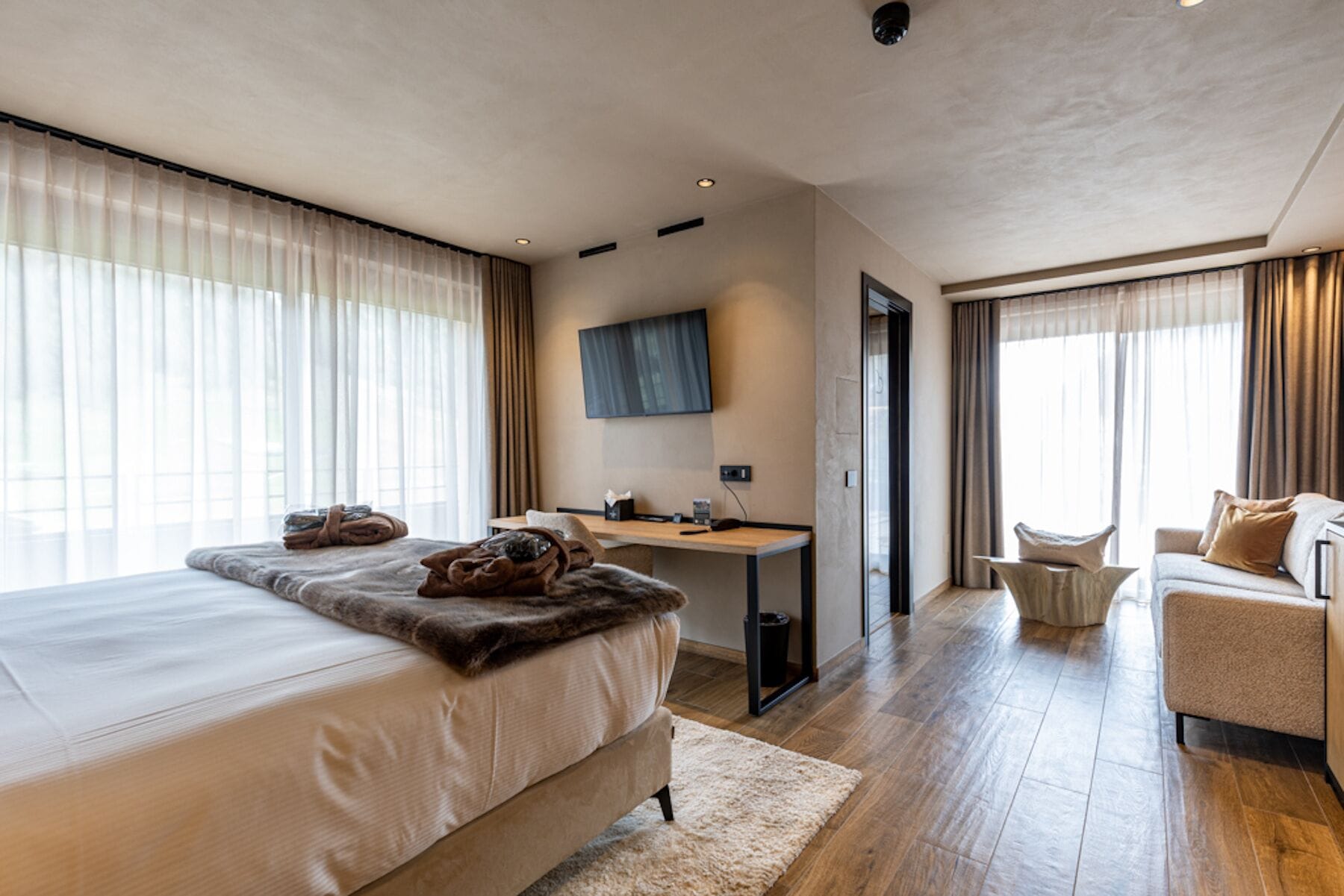 Quarto casal superior, vista para a montanha | Roupas de cama antialérgicas, edredons de pluma, frigobar