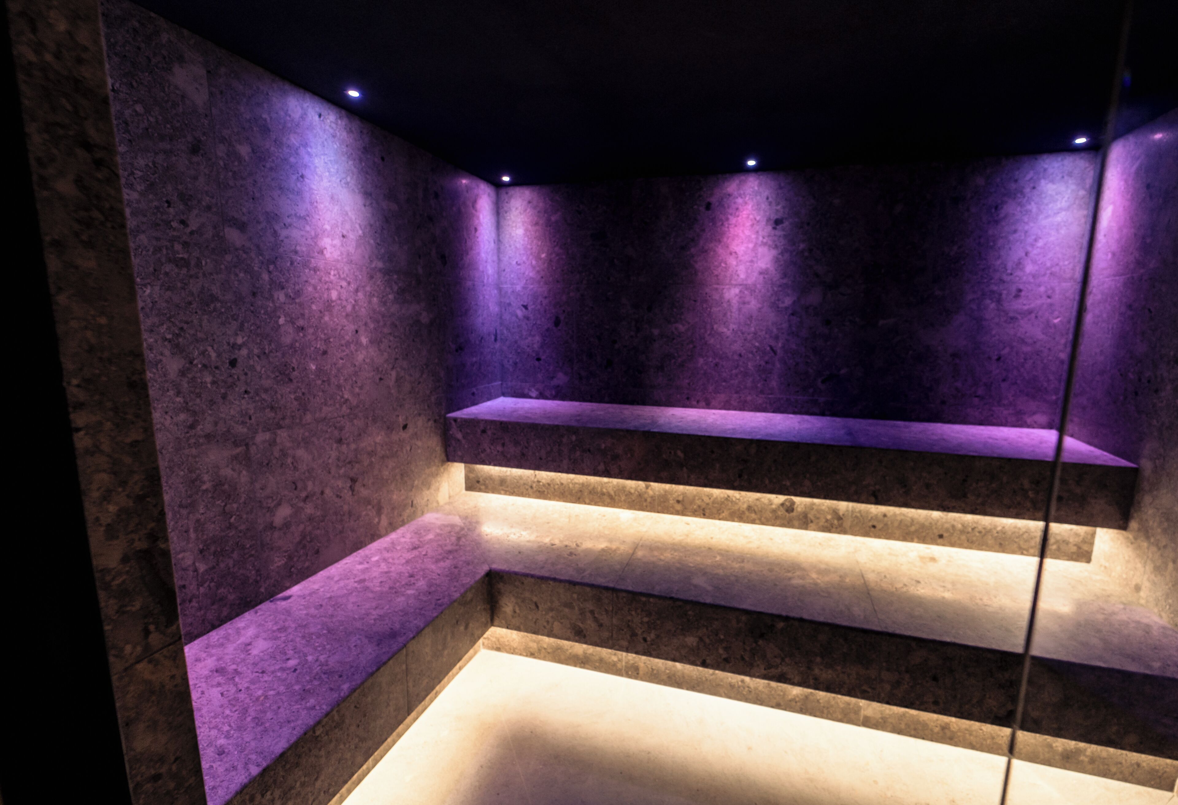 Sauna, massage/treatment rooms