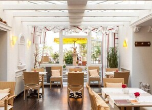 Free daily buffet breakfast  - Hotel Villa Auguste Viktoria (Heringsdorf)