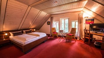Daunenbettdecken, Zimmersafe, Schreibtisch, Bügeleisen/Bügelbrett