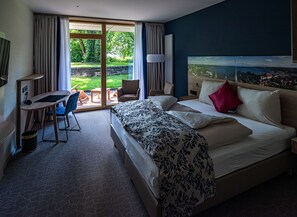 Comfort Twin Room | Down comforters, in-room safe, desk, iron/ironing board - Waldhaus Jakob (Konstanz)