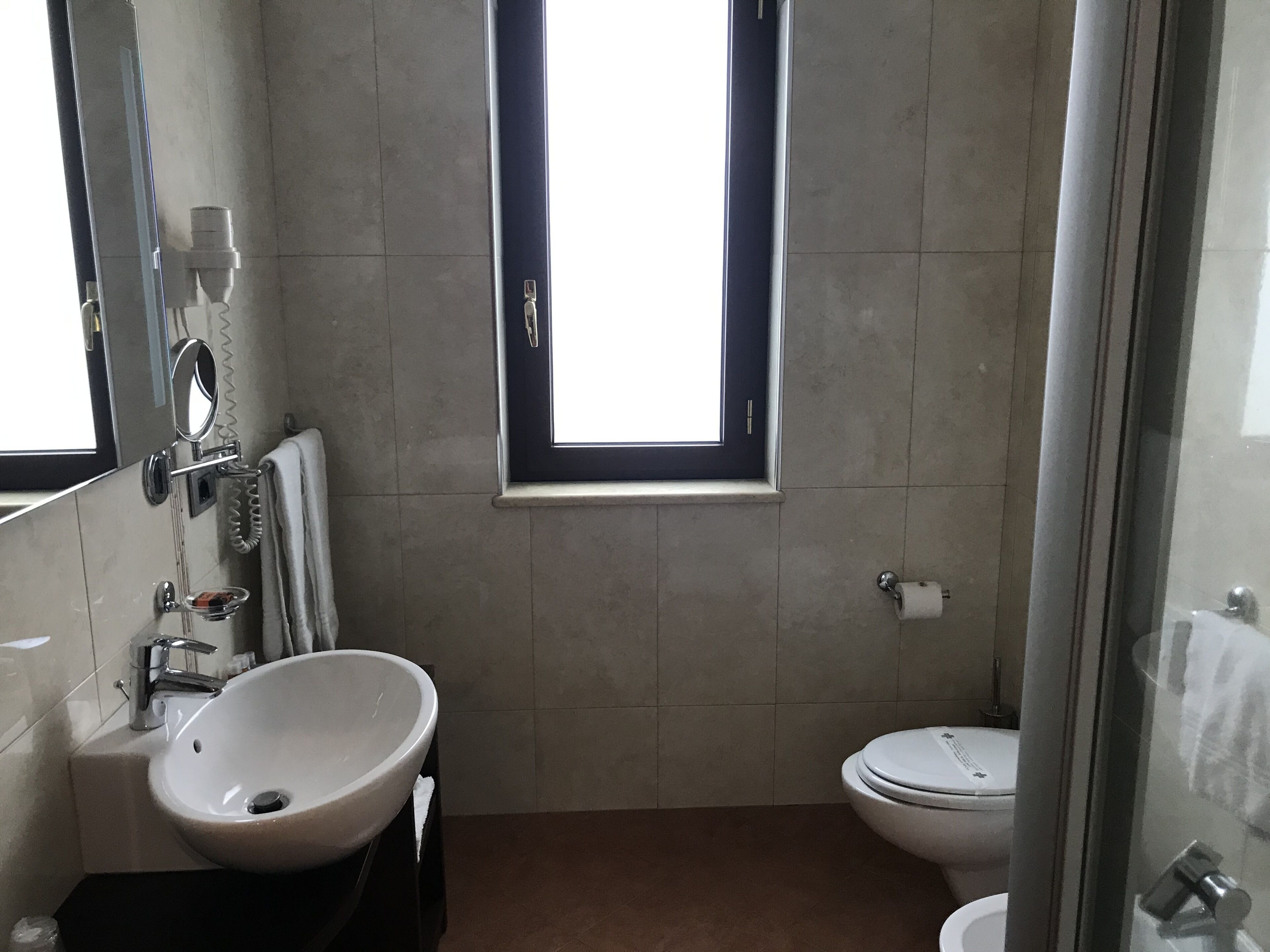 standard room, 1 bedroom | bathroom | shower, designer toiletries, hair dryer, bidet