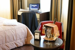 Junior Studio Suite | Premium bedding, down comforters, minibar, in-room safe