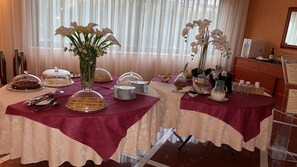 Breakfast, lunch and dinner served - Hotel Gullo (Curinga)