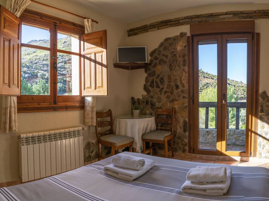 1 habitaciĂłn, cubrecamas, decoraciĂłn personalizada y ropa de cama