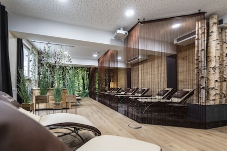 Sauna, Whirlpool, Dampfbad, Türkisches Bad/Hamam, Körperbehandlungen. Hotel Dirsch Wellness & Spa Resort