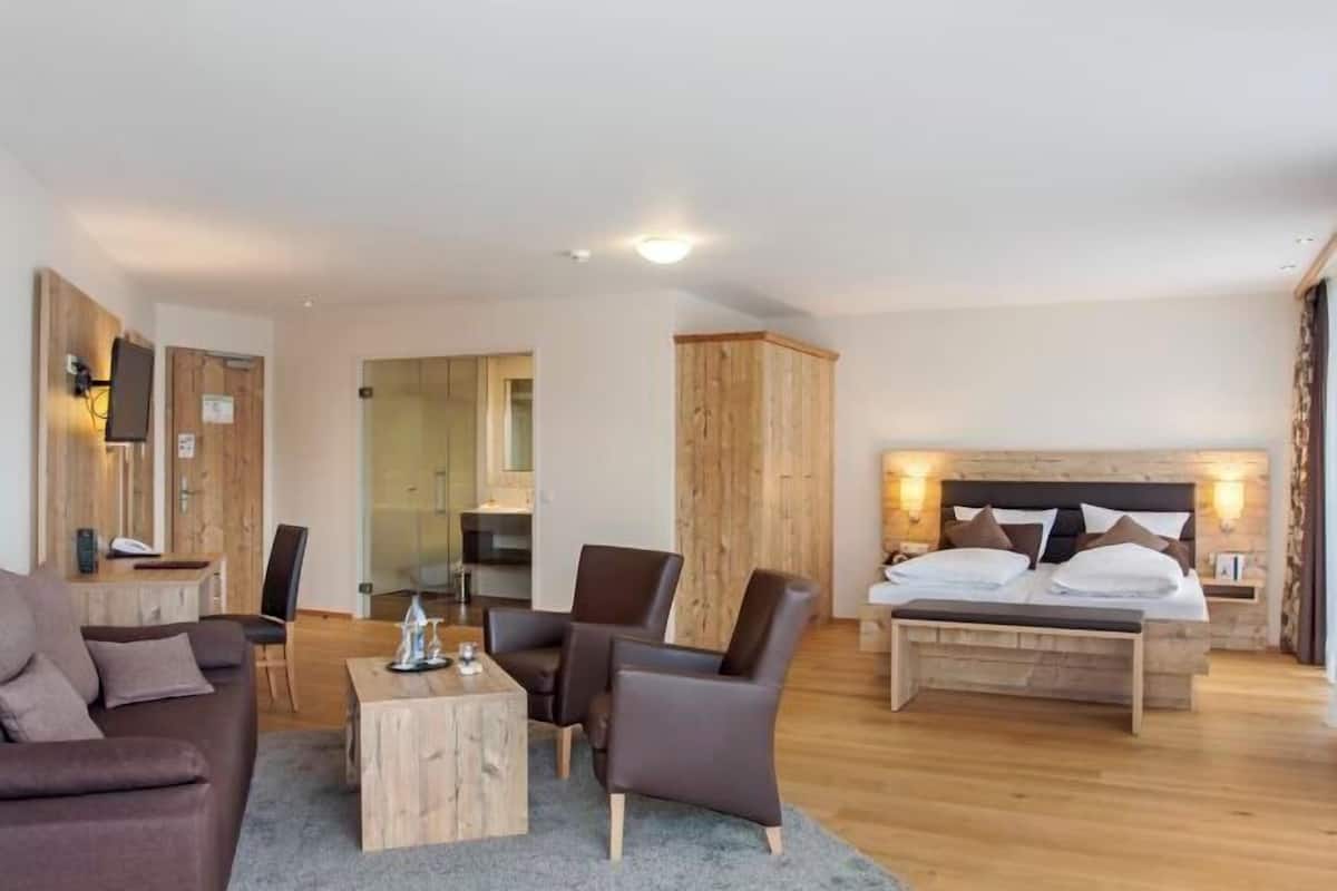 1 bedroom, Egyptian cotton sheets, premium bedding, in-room safe
