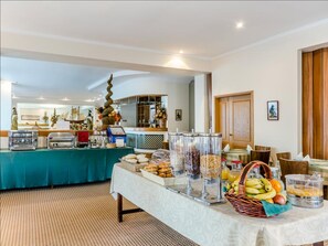 Breakfast buffet - Hotel Al Foz (Alcochete)