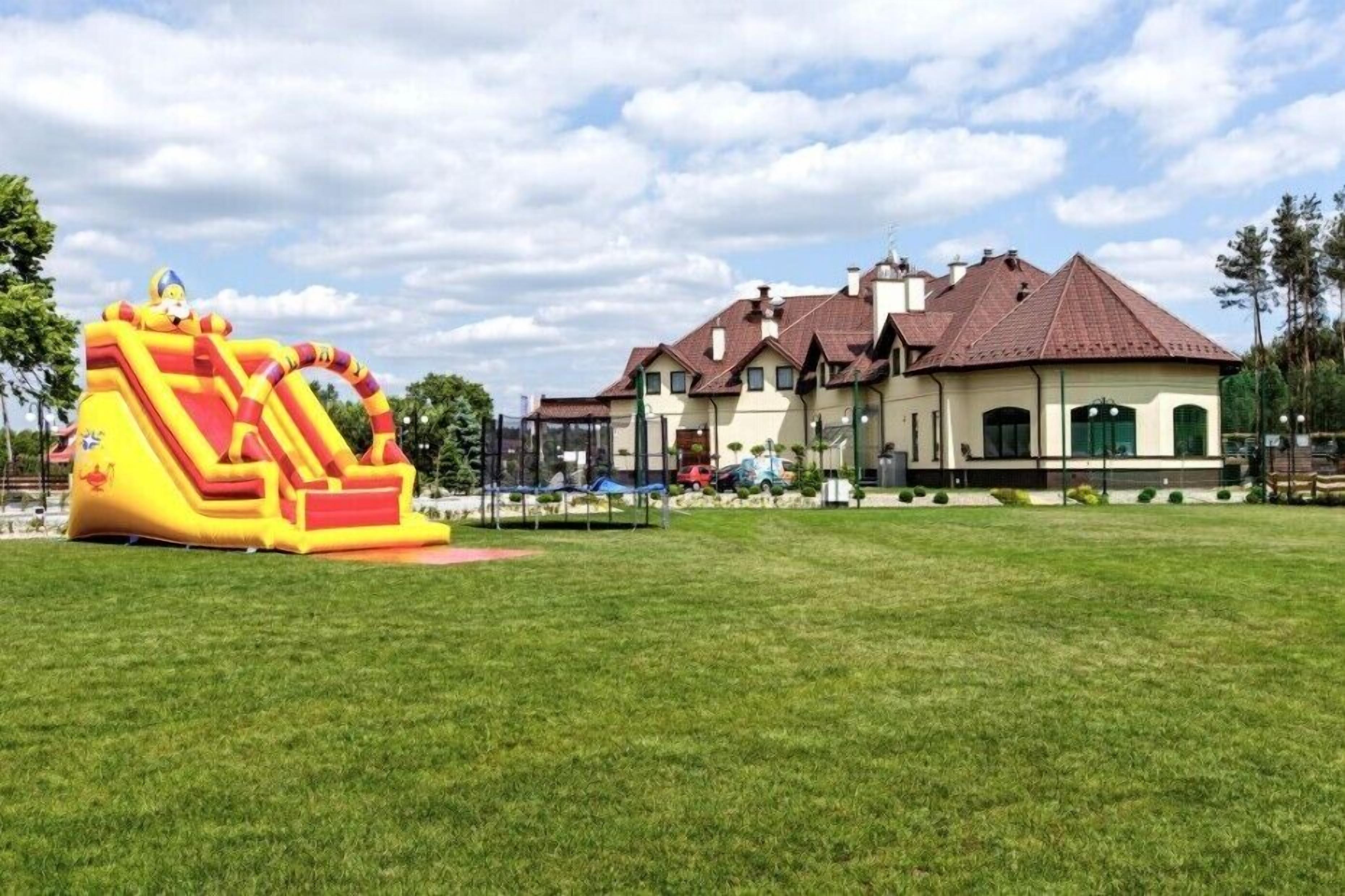 children’s play area – outdoor