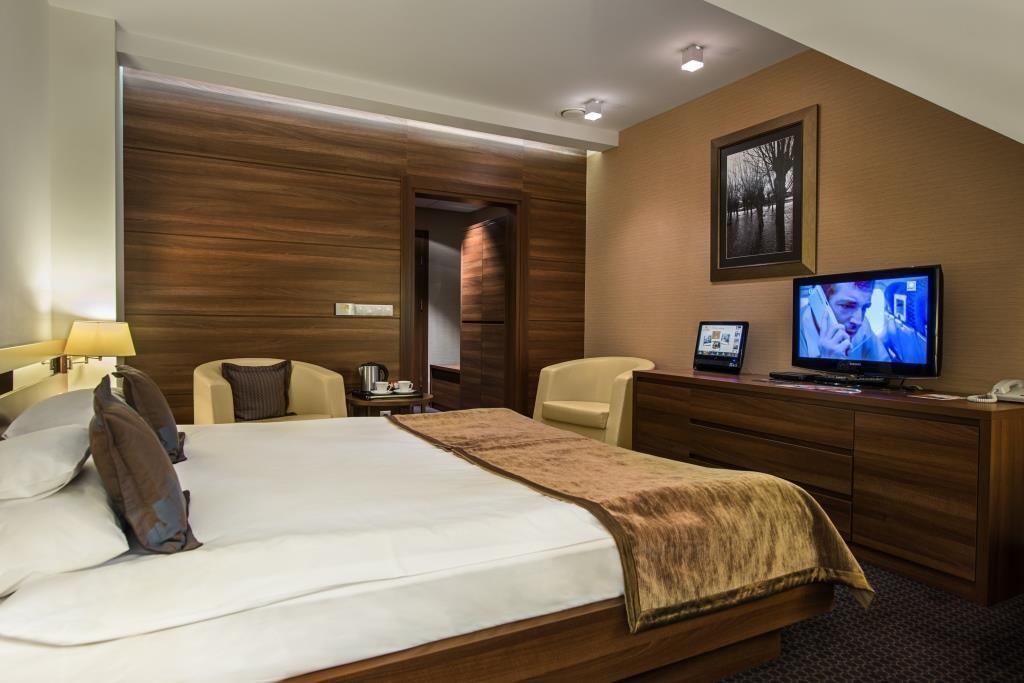 premium bedding, minibar, in-room safe, individually furnished