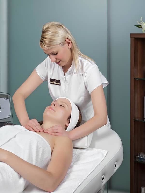 Couples treatment room(s), hot tub, steam room, body treatments