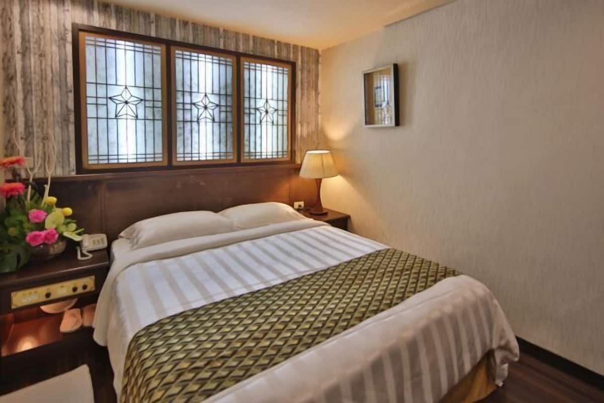 Caja de seguridad en la habitación, wifi gratis y ropa de cama