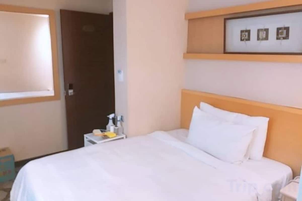 Coffres-forts dans les chambres, Wi-Fi gratuit, draps fournis