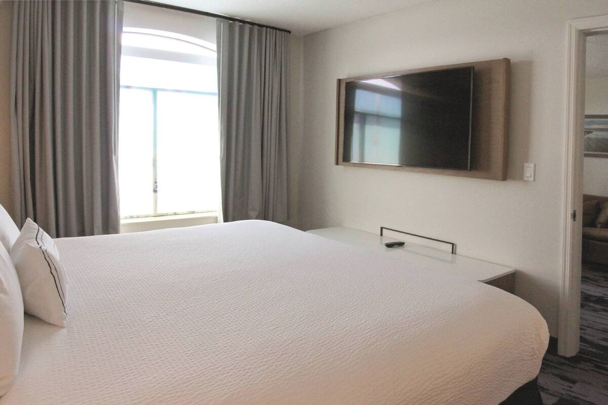 Egyptian cotton sheets, premium bedding, pillowtop beds, in-room safe