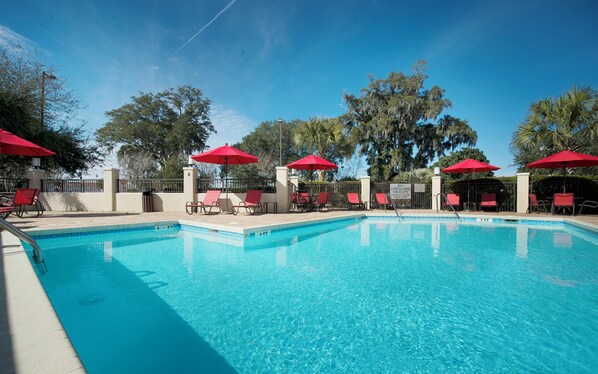 Outdoor pool, pool umbrellas, sun loungers