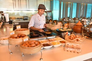 Petit déjeuner buffet servi tous les jours en supplément
